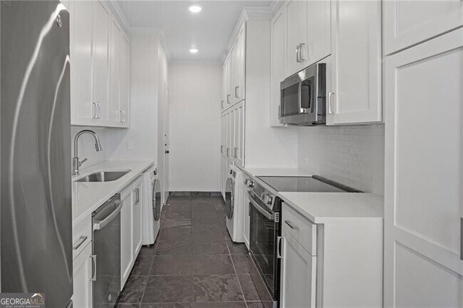 Building Photo - 2575 Peachtree Rd NE