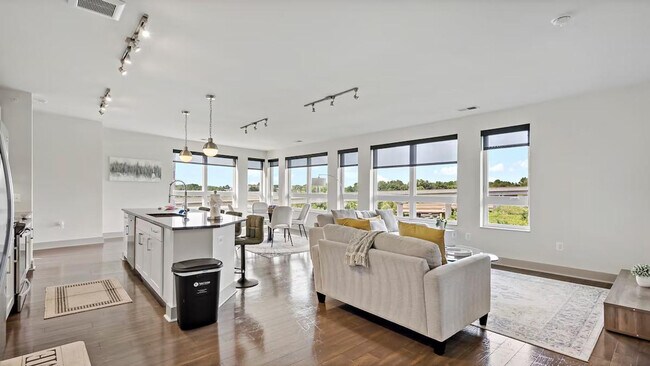 Building Photo - 7370 Montcalm Dr