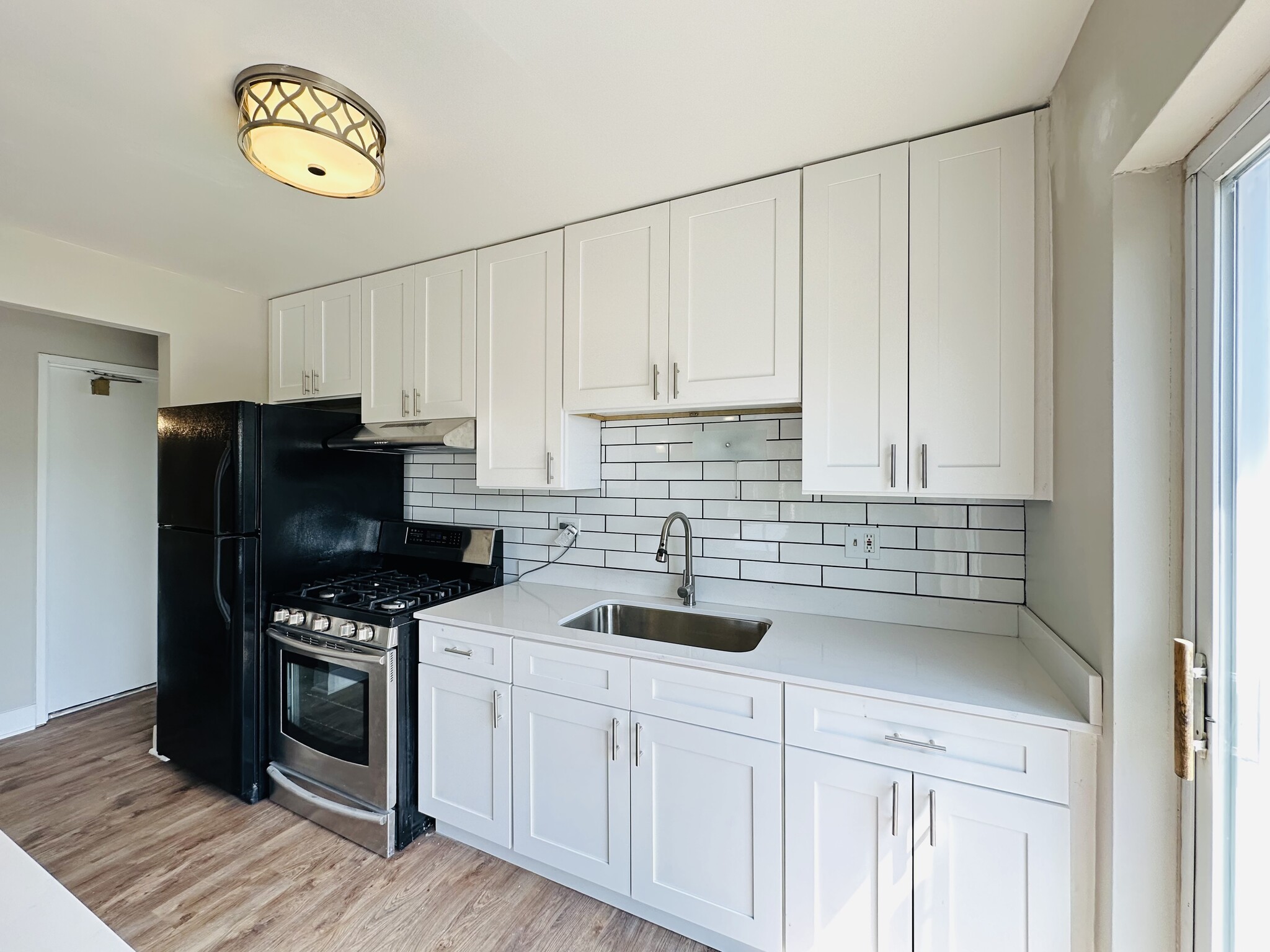 Building Photo - 406 Inland Dr