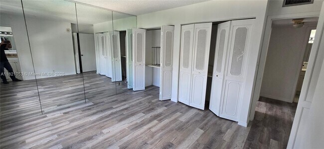 Building Photo - 17011 N Bay Rd