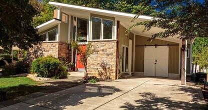Building Photo - 7902 Holmes Run Dr
