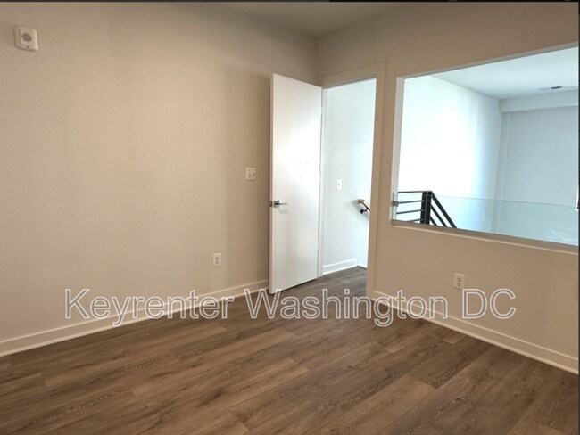 Building Photo - 1460 Belmont St NW