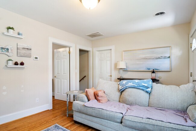 Building Photo - 545 Montgomery St