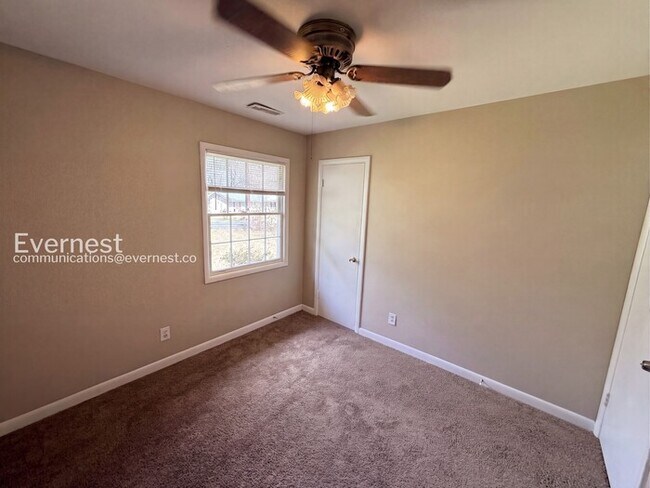 Building Photo - 208 Von Dale Dr