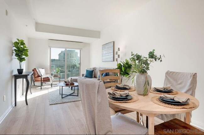 Building Photo - UNBEATABLE LOCATION 1 BEDROOM, TOP FLOOR  ...
