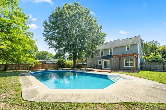 Building Photo - WOODLAKE