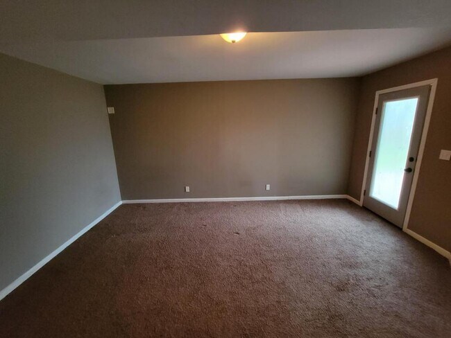 Building Photo - 2208 Thistle Cir