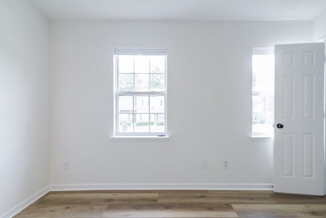 Building Photo - 1766 Forest Side Ln