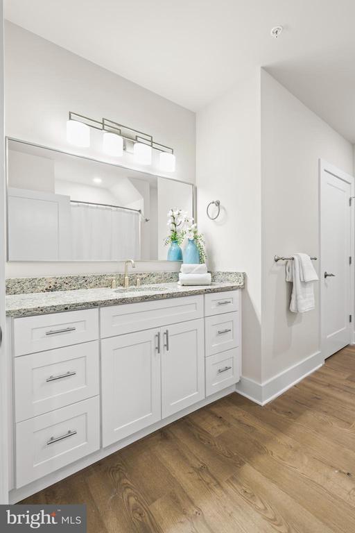 Building Photo - 30 W Broad St