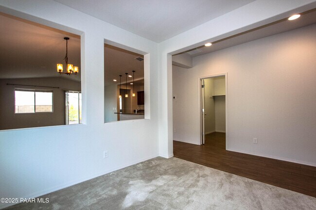 Building Photo - 1356 Warbler Wy