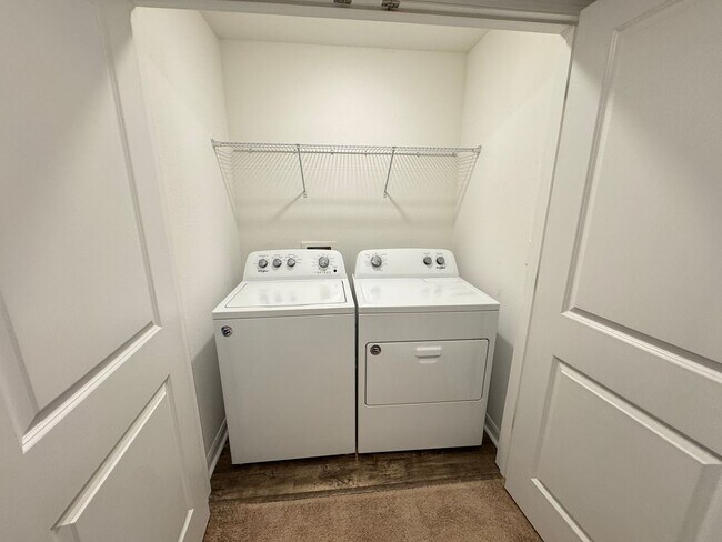 Building Photo - Your Dream Home Awaits in the Heart of Dav...