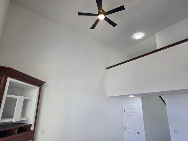 Building Photo - 2215 NW Bayberry Ln