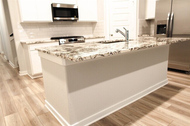 Building Photo - 8567 Blueberry Ash St