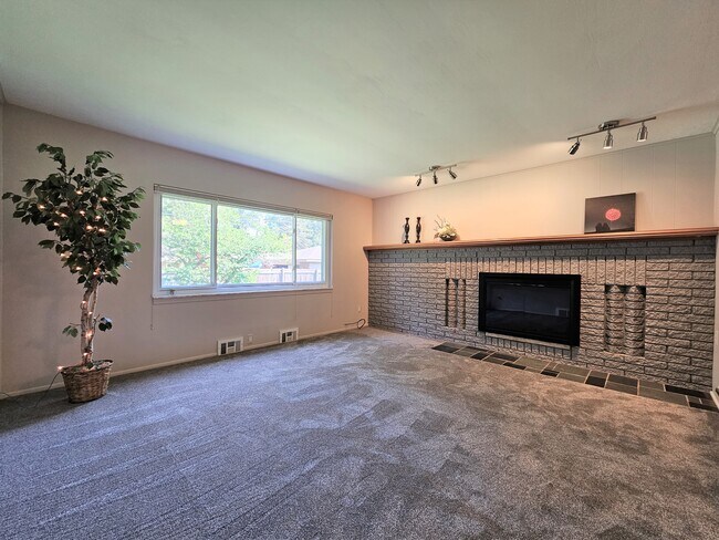 Building Photo - 53416 Tundra Dr