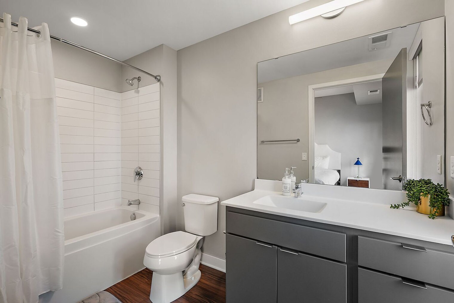 Building Photo - 1410 Nicollet Ave