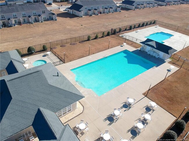 Building Photo - 142 Collinwood Dr