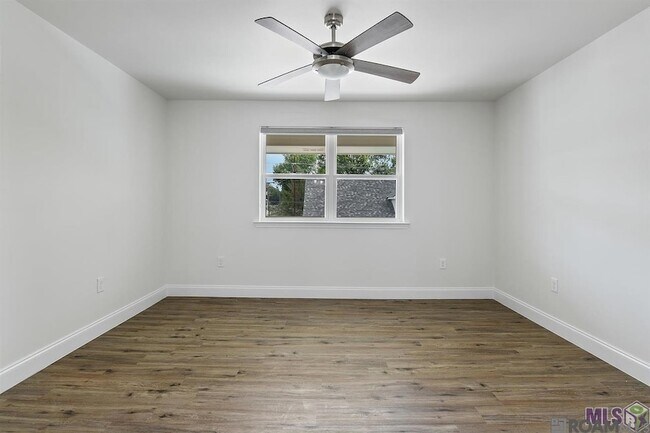 Building Photo - 212 Centerville St NE