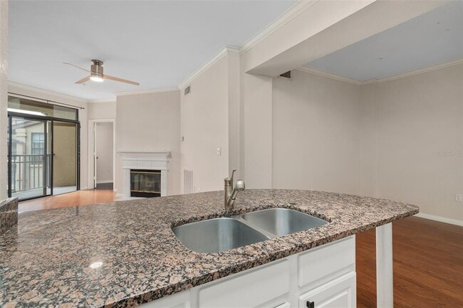 Building Photo - 911 N Orange Ave