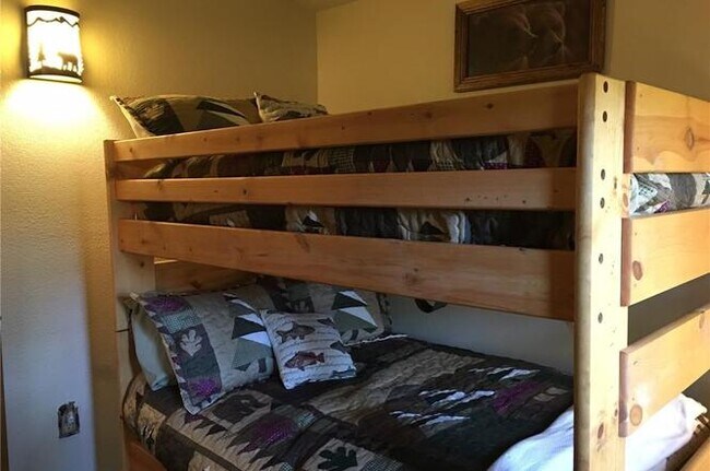 Building Photo - 31644 Christmas Tree Ln