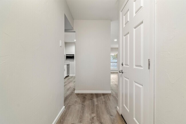 Building Photo - 5316 Yager Dr