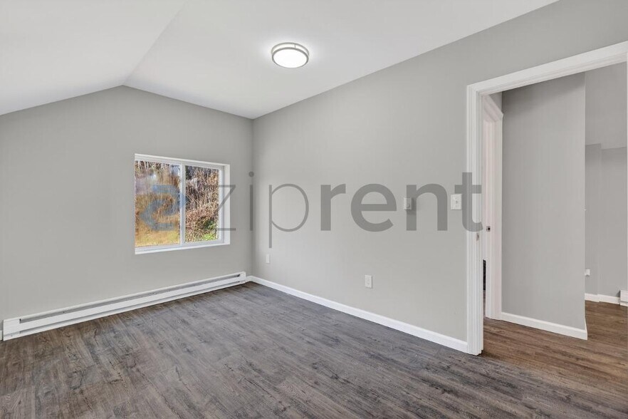 Building Photo - 158 Cliff St