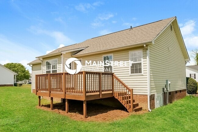 Building Photo - 3 Bedroom Pet-Friendly Home in Angier, NC with Main Street Renewal