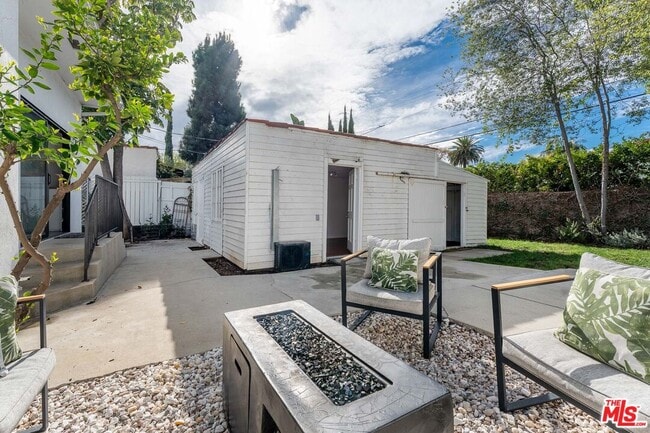 Building Photo - 927 N Edinburgh Ave