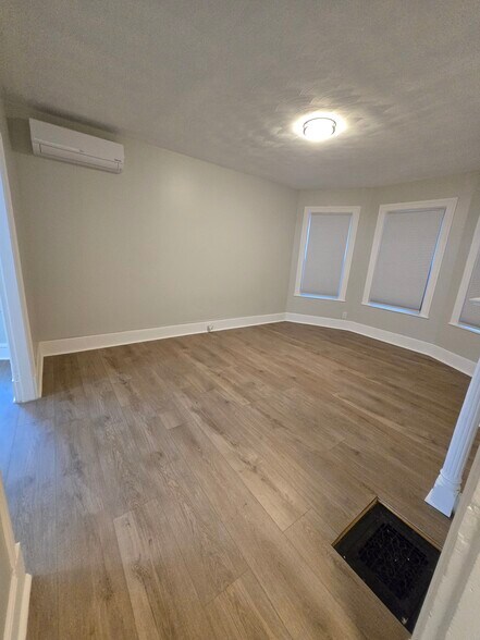 Building Photo - 4 Woodville Ter
