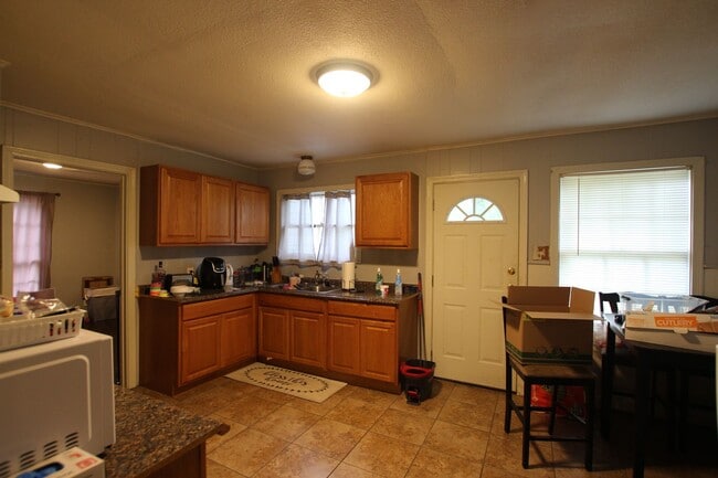 Building Photo - Coming Soon! 3 Bed 2 Bath Home! Large Corner Lot!