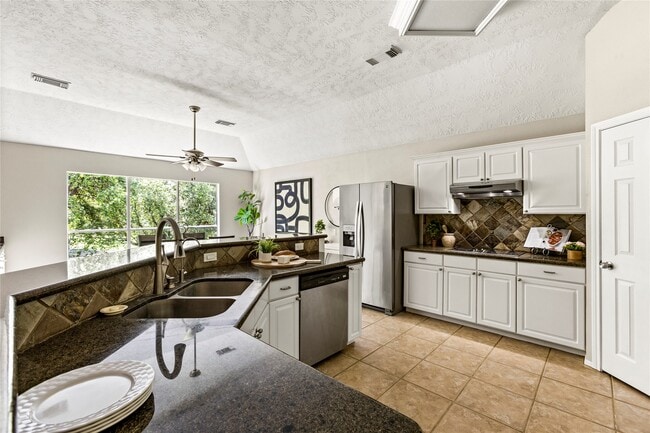 Building Photo - 170 April Cove