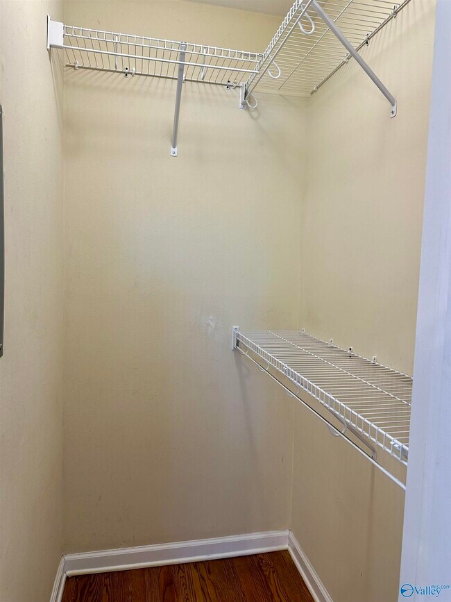 Building Photo - 213 Wingate Ave SW