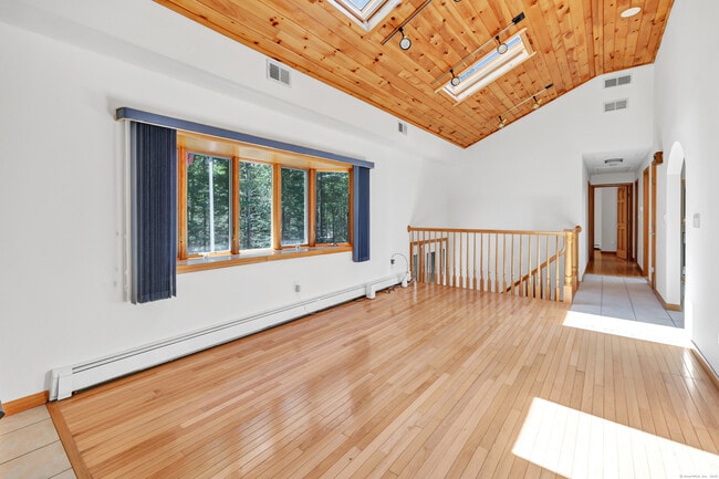 Building Photo - 21 Greenbriar Rd