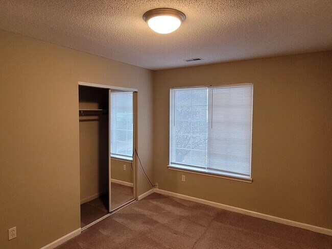 Building Photo - 2409 Bentley Ct