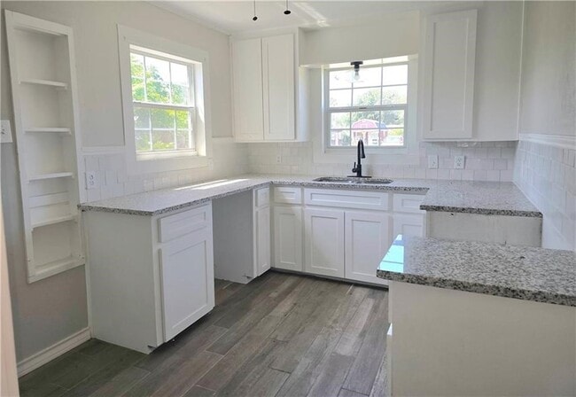 Building Photo - 1367 Normandy Dr