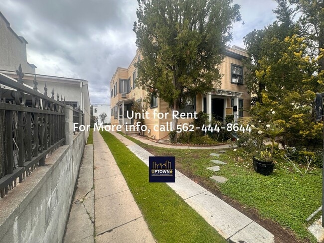 Building Photo - 2 Bedrooms / 1 Bath / West Hollywood