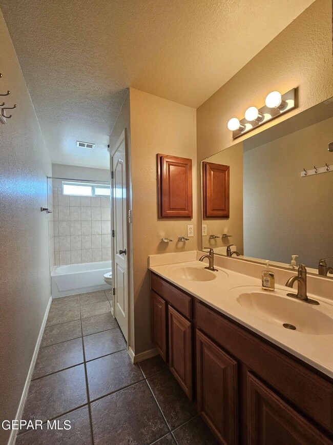 Building Photo - 12297 Kingsgate Ct