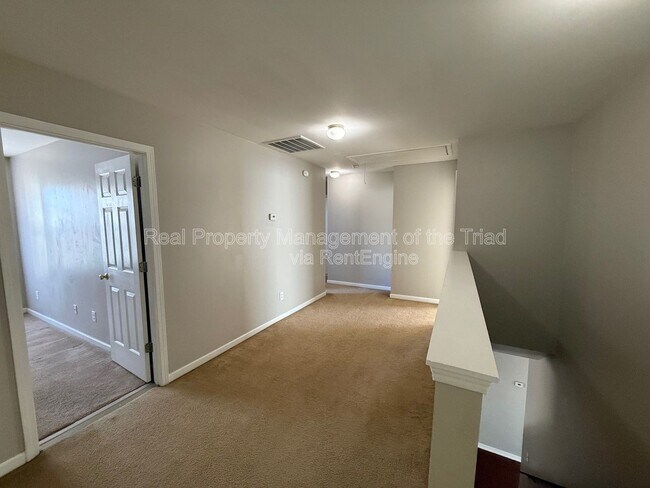 Building Photo - 5207 Silverbrook Dr