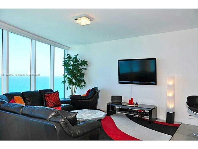 Building Photo - 2711 S Ocean Dr