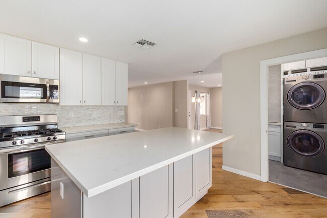 Building Photo - COMING SOON! Beautifully Remodeled 3 bedro...