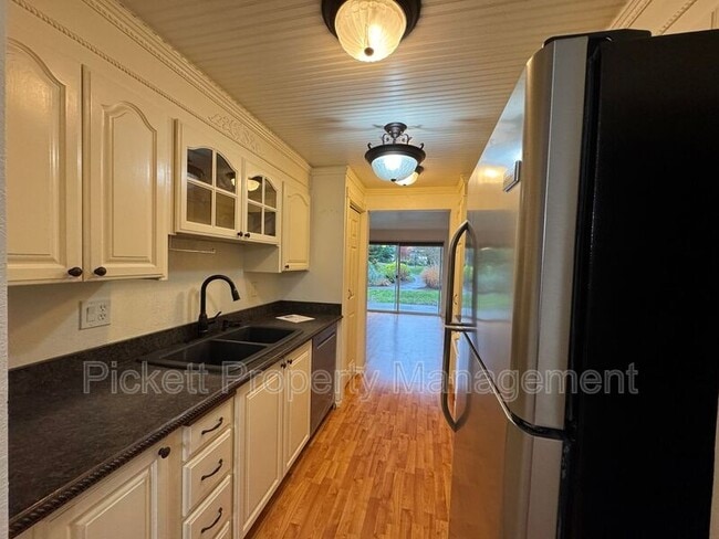 Building Photo - 3935 NW Fairway Ln