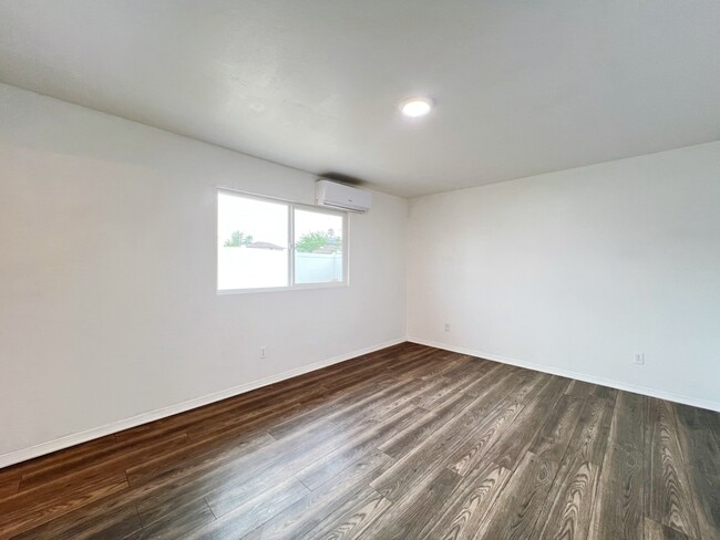 Building Photo - 9228 Oleander Ave