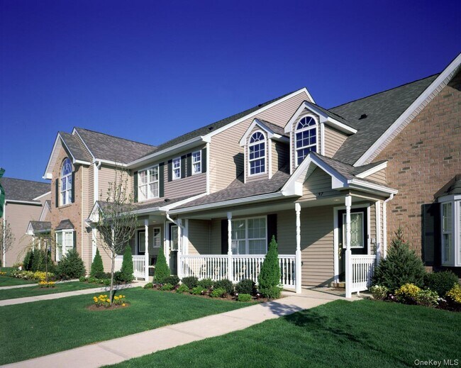 Building Photo - 192 Village Green Dr