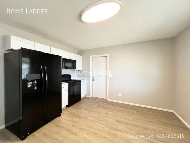 Building Photo - 3118 W Aster Dr