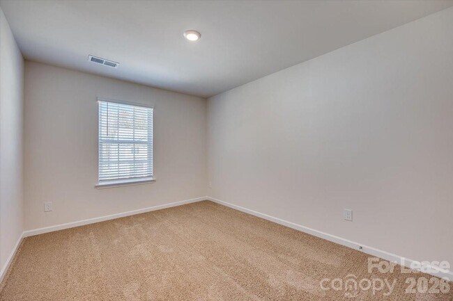 Building Photo - 587 King Clover Ln