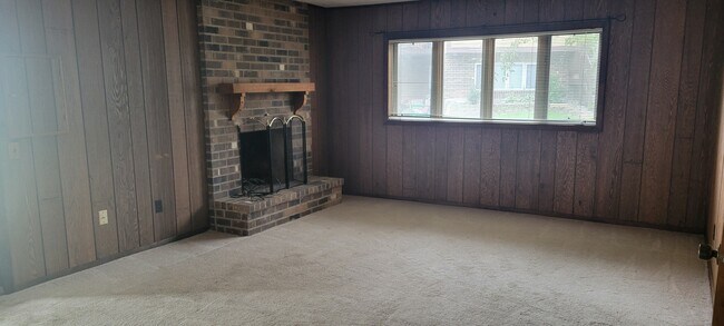 Building Photo - 15757 Griffon Path