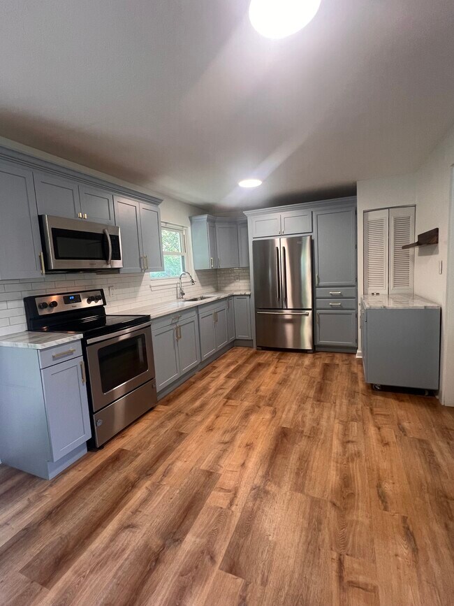 Building Photo - 802 Taper Ct