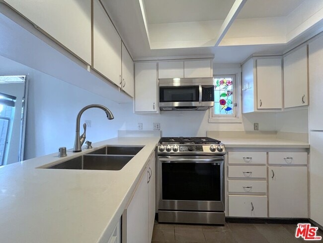 Building Photo - 906 Kings Rd