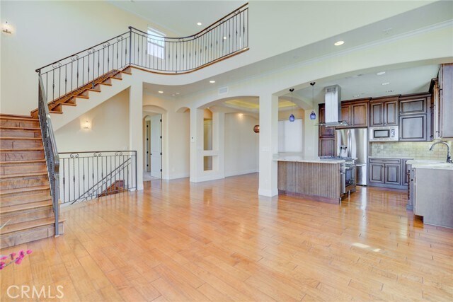Building Photo - 612 N Juanita Ave
