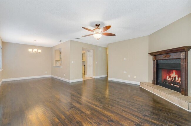 Building Photo - 439 S Netherwood Cres