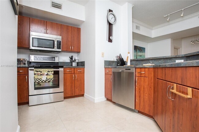 Building Photo - 9172 Collins Ave